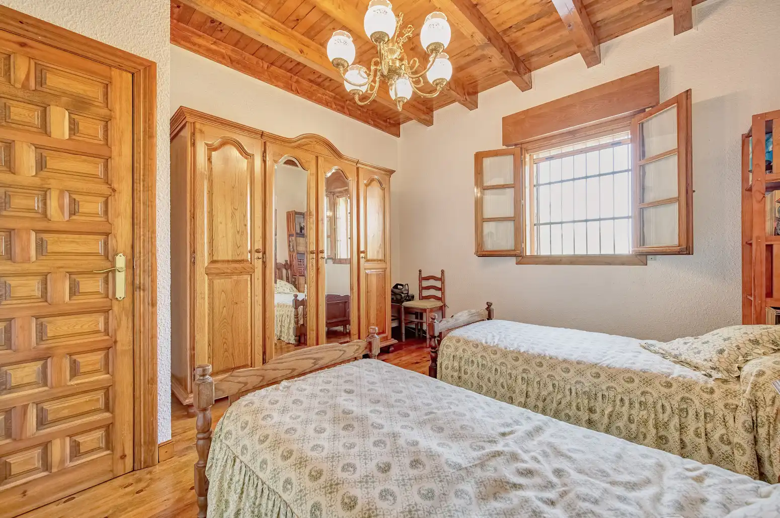 Schlafzimmer von Haus oder Chalet zum Verkauf in Aranguren mit Klimaanlage, Heizung und Privatgarten