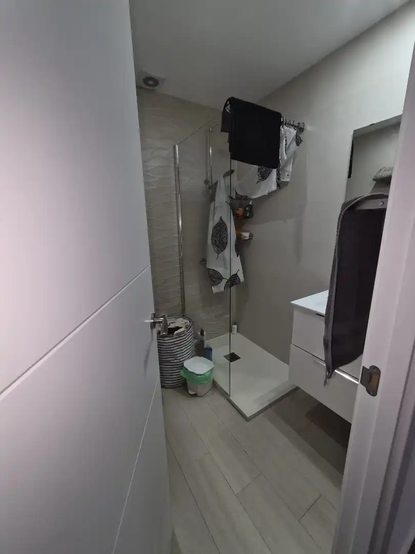 Bathroom of Flat for rent in Madrid  with Air Conditioner, Terrace and Furnished
