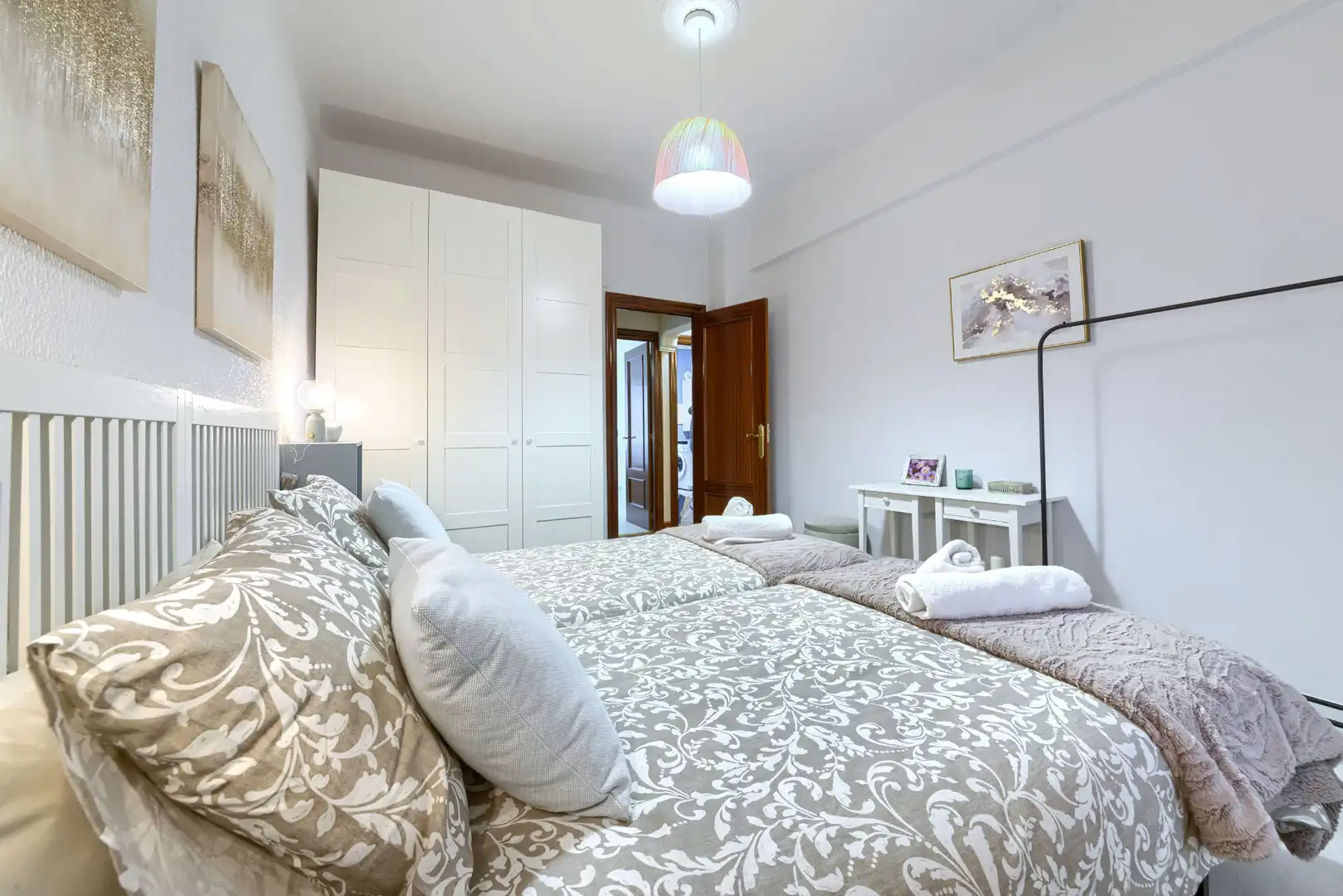 Habitación de Apartamento de alquiler en Bilbao  con Calefacción, Amueblado y Lavadora