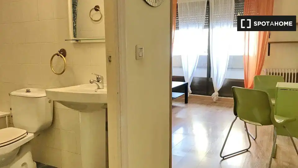 Bathroom of Study for share in Santa Marta de Tormes  with Air Conditioner and Terrace