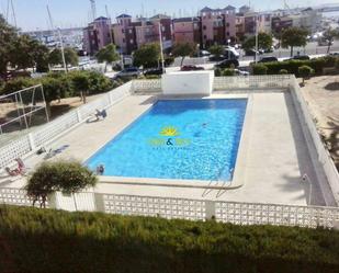 Piscina de Apartament de lloguer en Torrevieja amb Piscina i Balcó