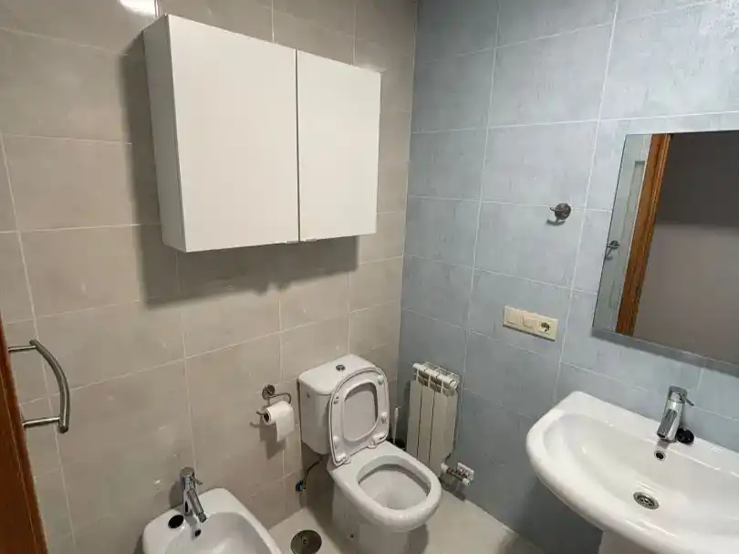 Bathroom of Flat for rent in Arteixo  with Private garden, Parquet flooring and Storage room