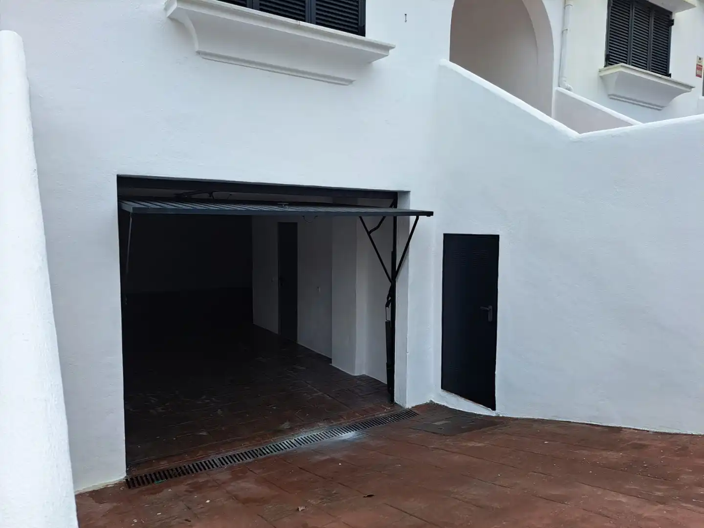 Einfamilien-Reihenhaus zum Verkauf in Manilva mit Privatgarten und Gemeinschaftspool