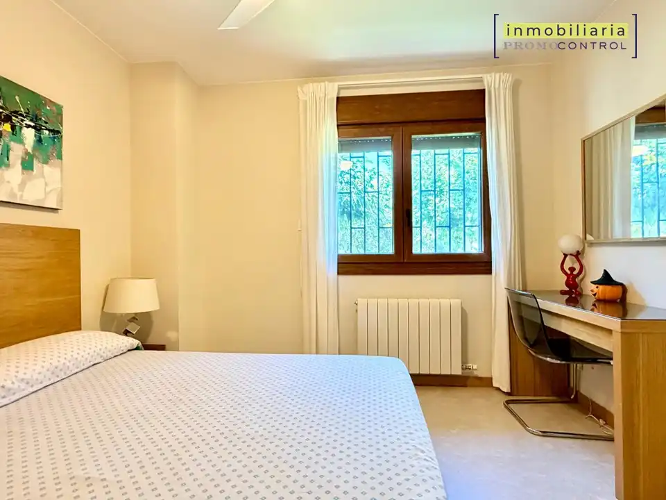 Dormitori de Casa o xalet en venda en Zuera amb Aire condicionat, Calefacció i Jardí privat