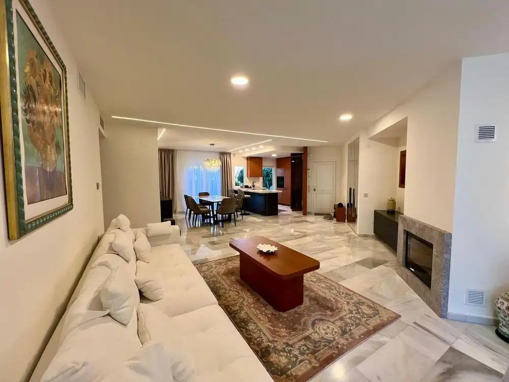 Sala d'estar de Planta baixa de lloguer en Marbella amb Aire condicionat, Terrassa i Traster