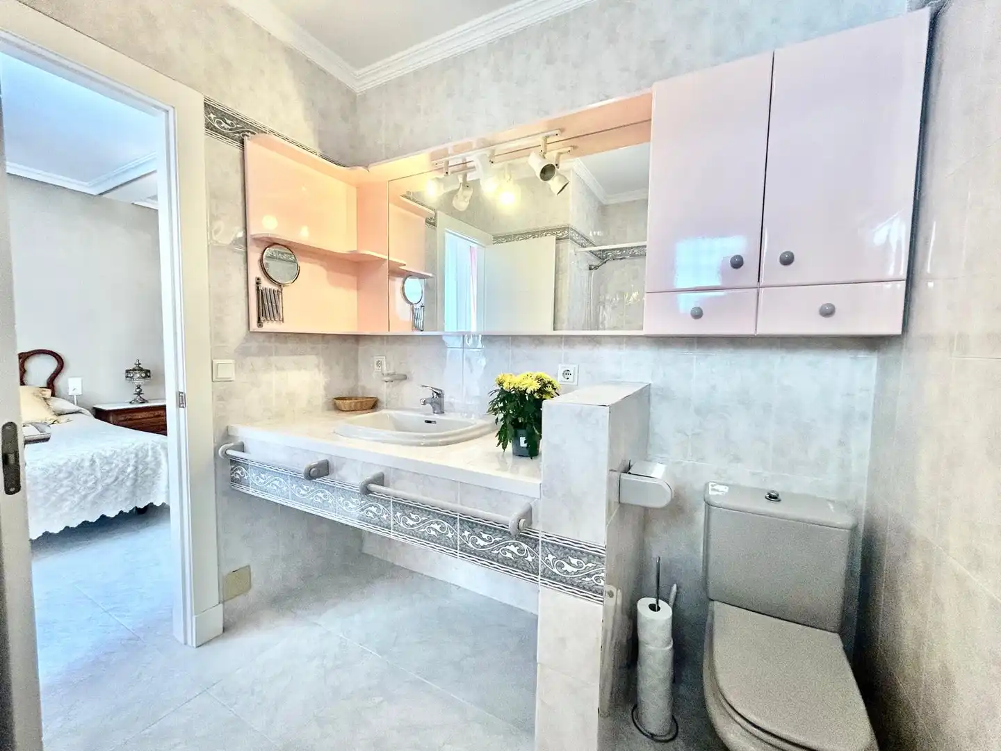 Baño de Casa adosada en venta en Roquetas de Mar con Aire acondicionado, Calefacción y Jardín privado