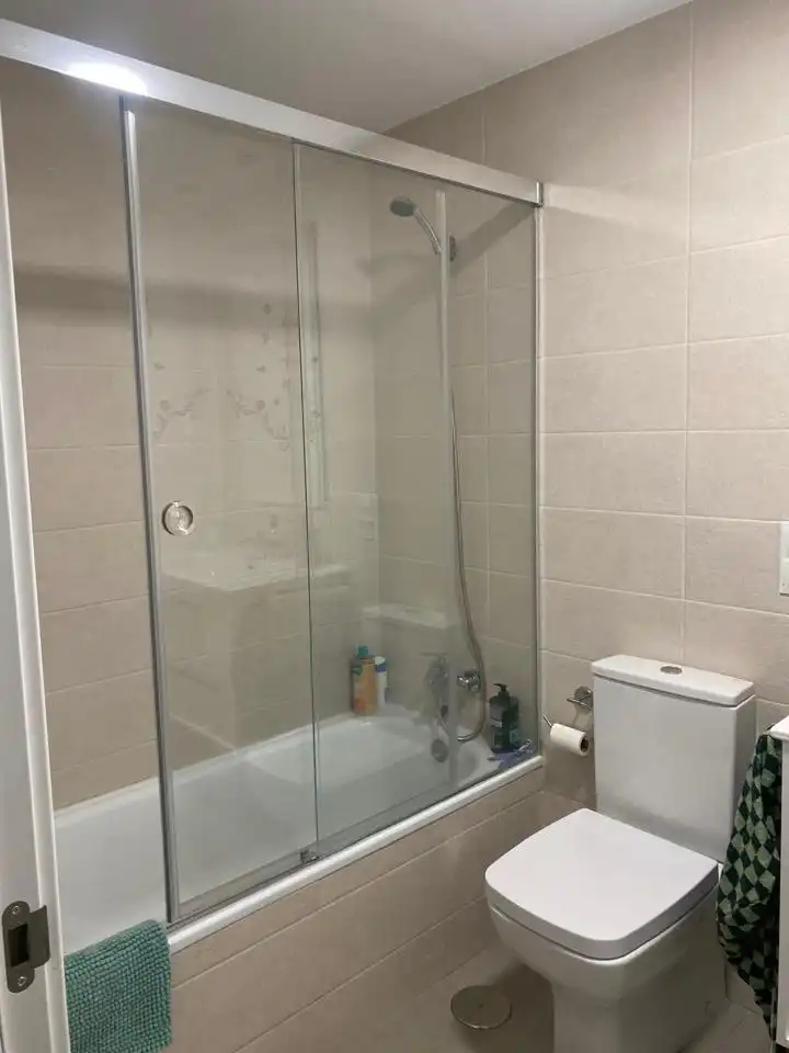 Bathroom of Flat for share in Dos Hermanas