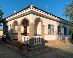 Vista exterior de Casa adosada en venda en Hinojos amb Jardí privat, Terrassa i Piscina comunitària