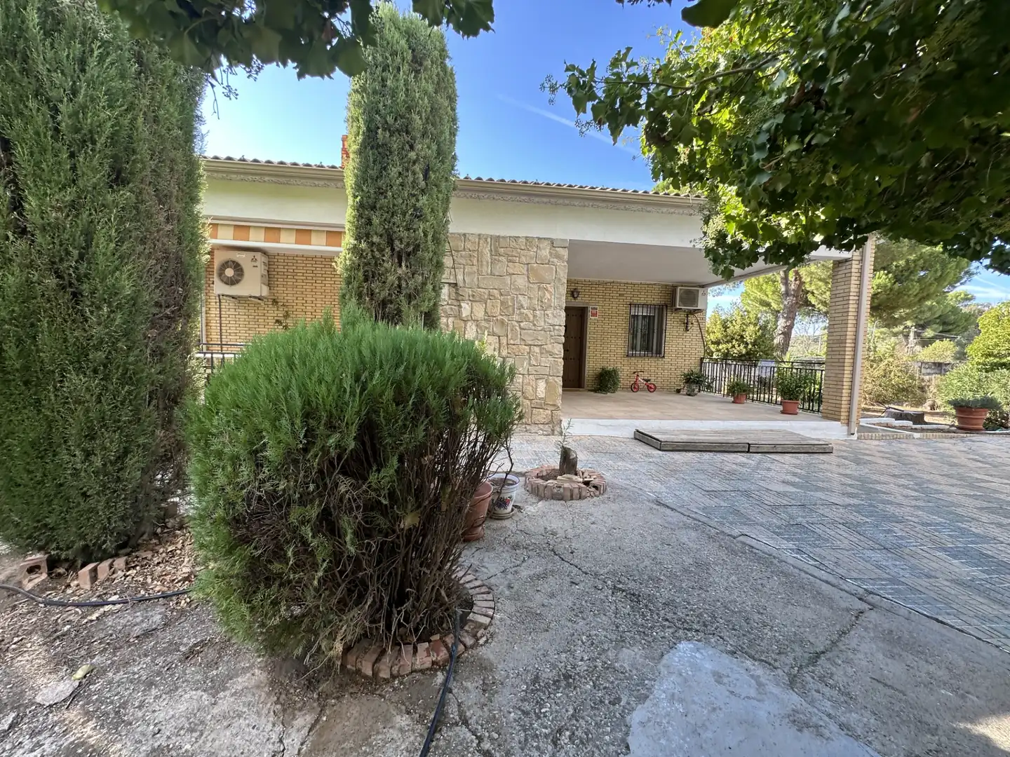 Vista exterior de Casa o chalet en venta en Baeza con Aire acondicionado, Jardín privado y Trastero