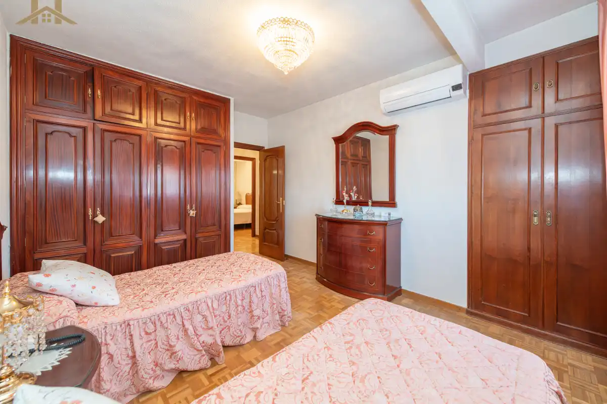 Schlafzimmer von Wohnung zum Verkauf in Madrid mit Klimaanlage, Heizung und Terrasse