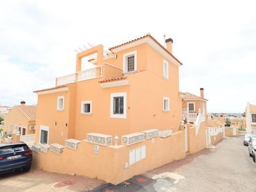 Chalet con piscina en venta en N/A
