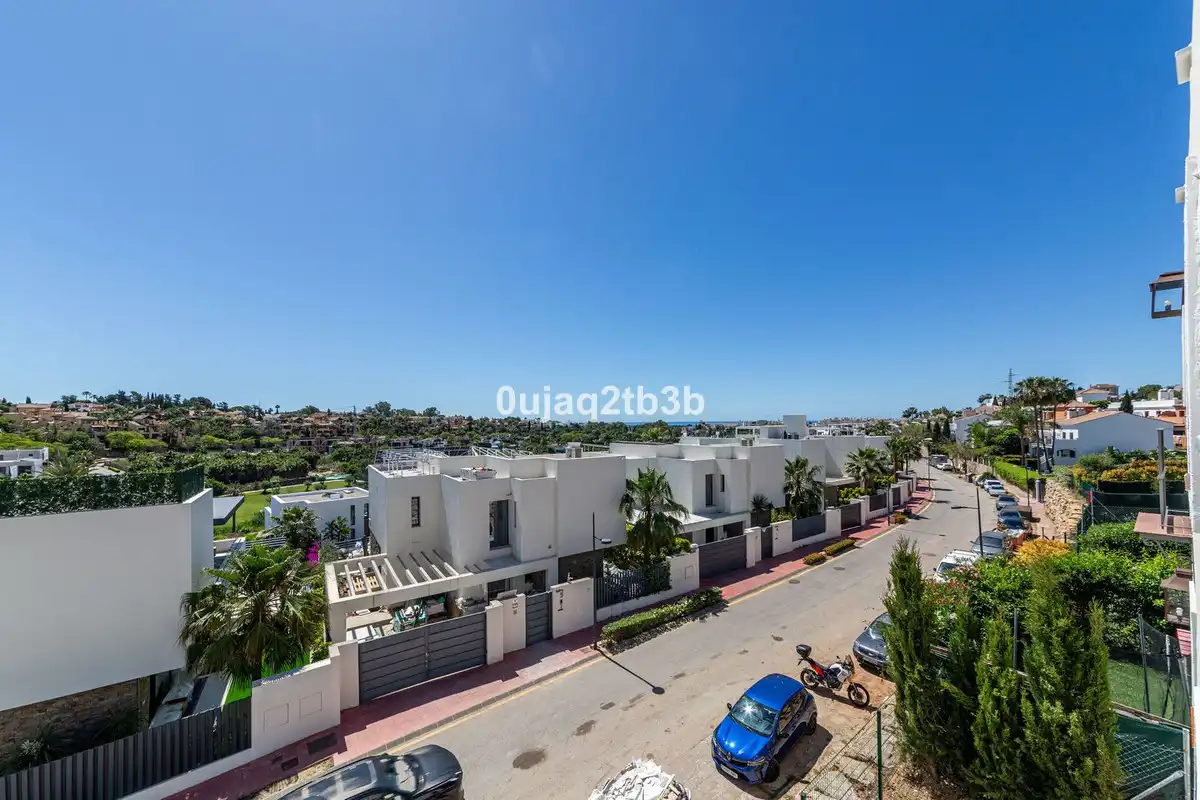 Vista exterior de Casa adosada de alquiler en Estepona con Aire acondicionado, Jardín privado y Terraza