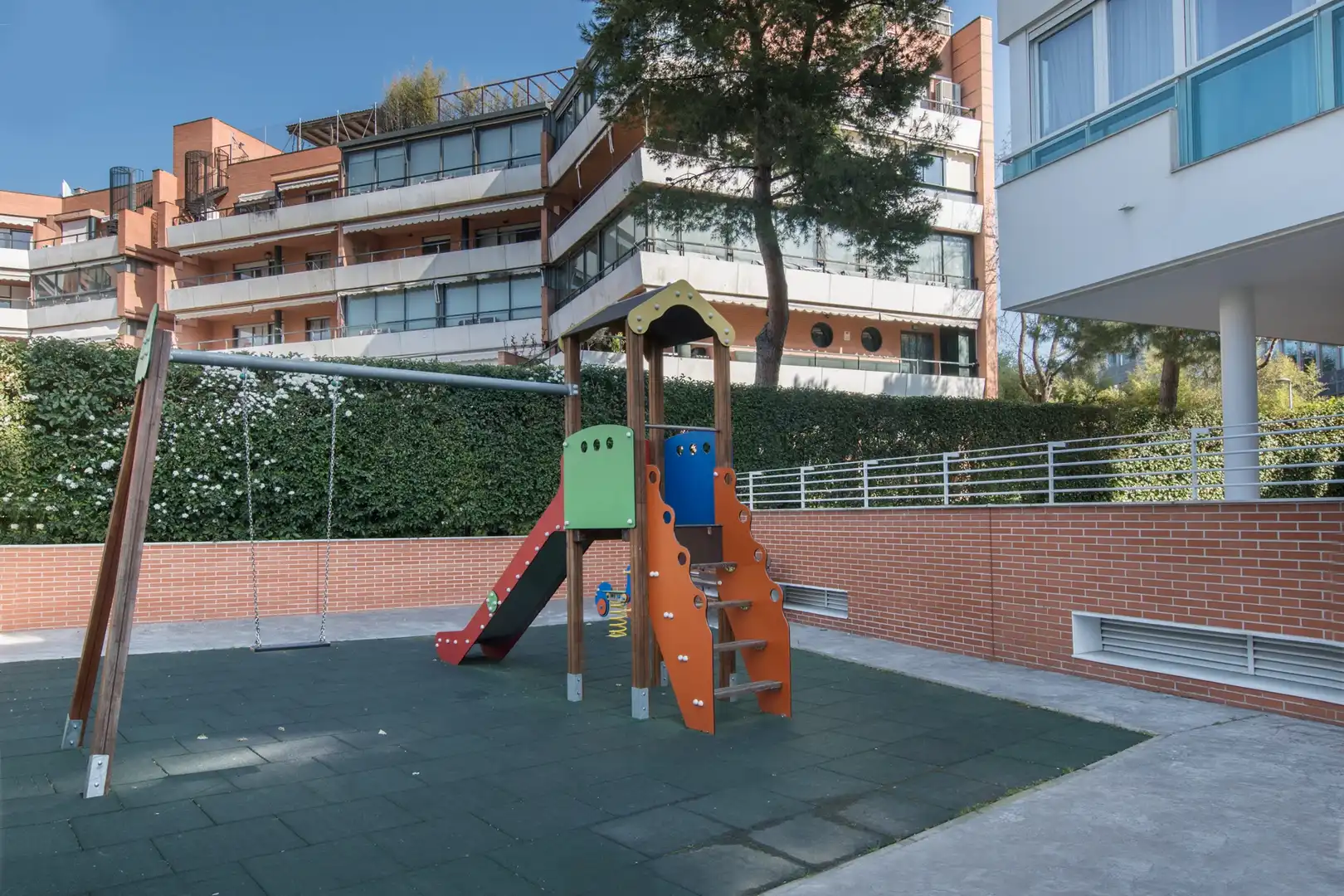 Aparcament de Pis en venda en La Moraleja amb Aire condicionat, Calefacció i Jardí privat