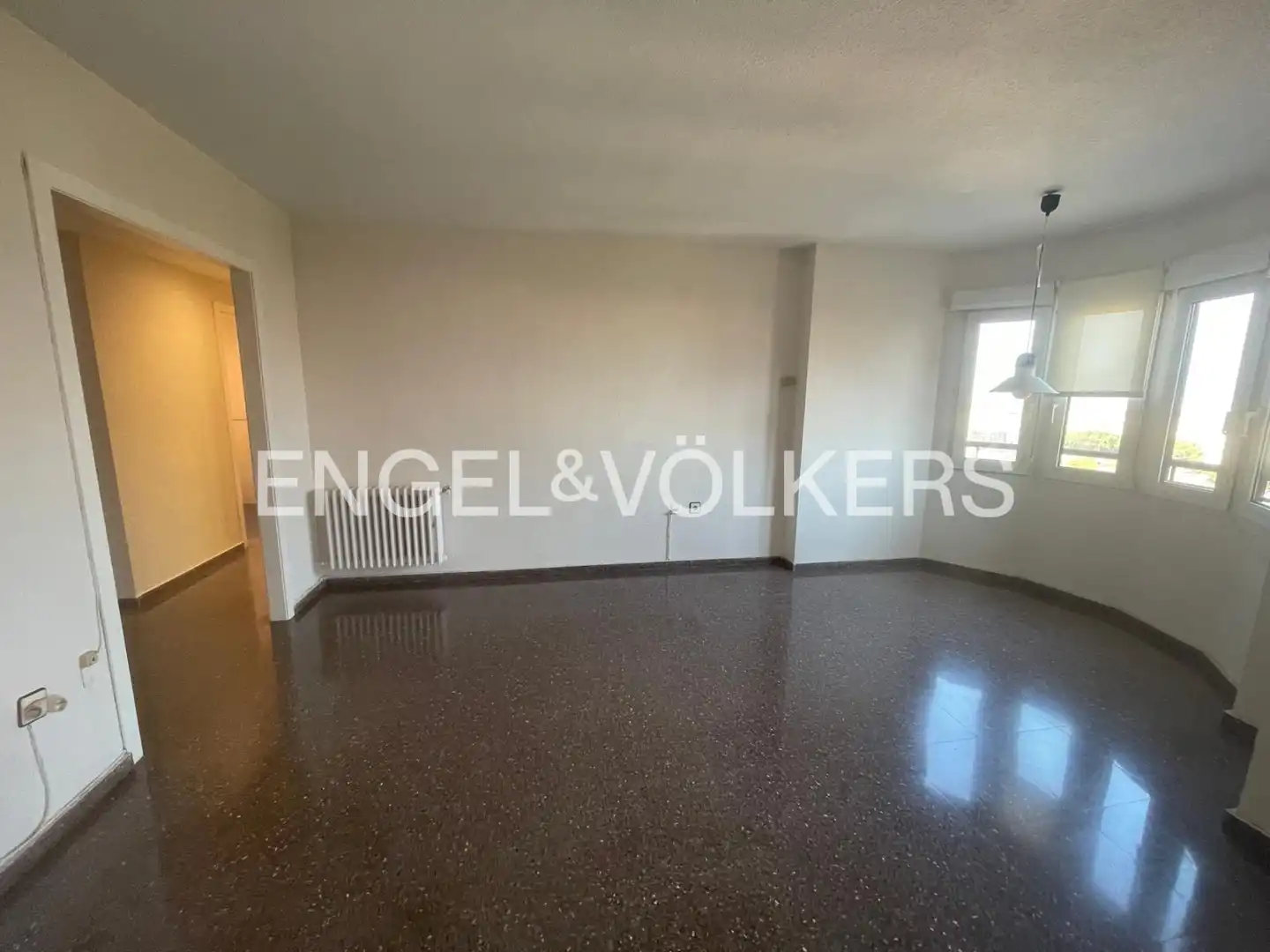 Flat for rent in Valencia  with Air Conditioner and Heating