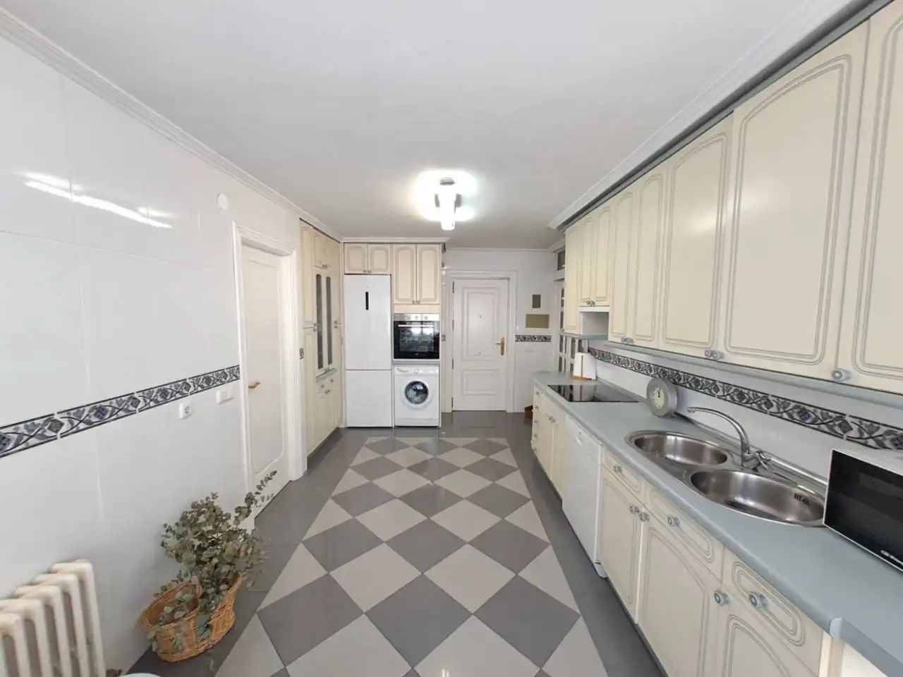 Kitchen of Flat for sale in Burgos  with Heating, Terrace and Alarm