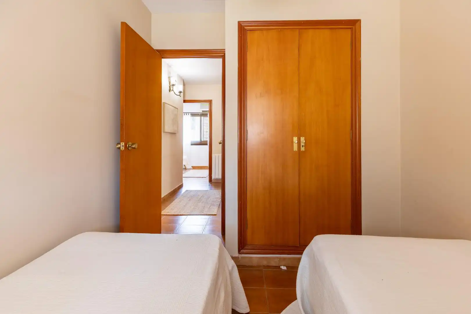 Habitación de Casa adosada en venta en Paterna con Calefacción, Jardín privado y Terraza