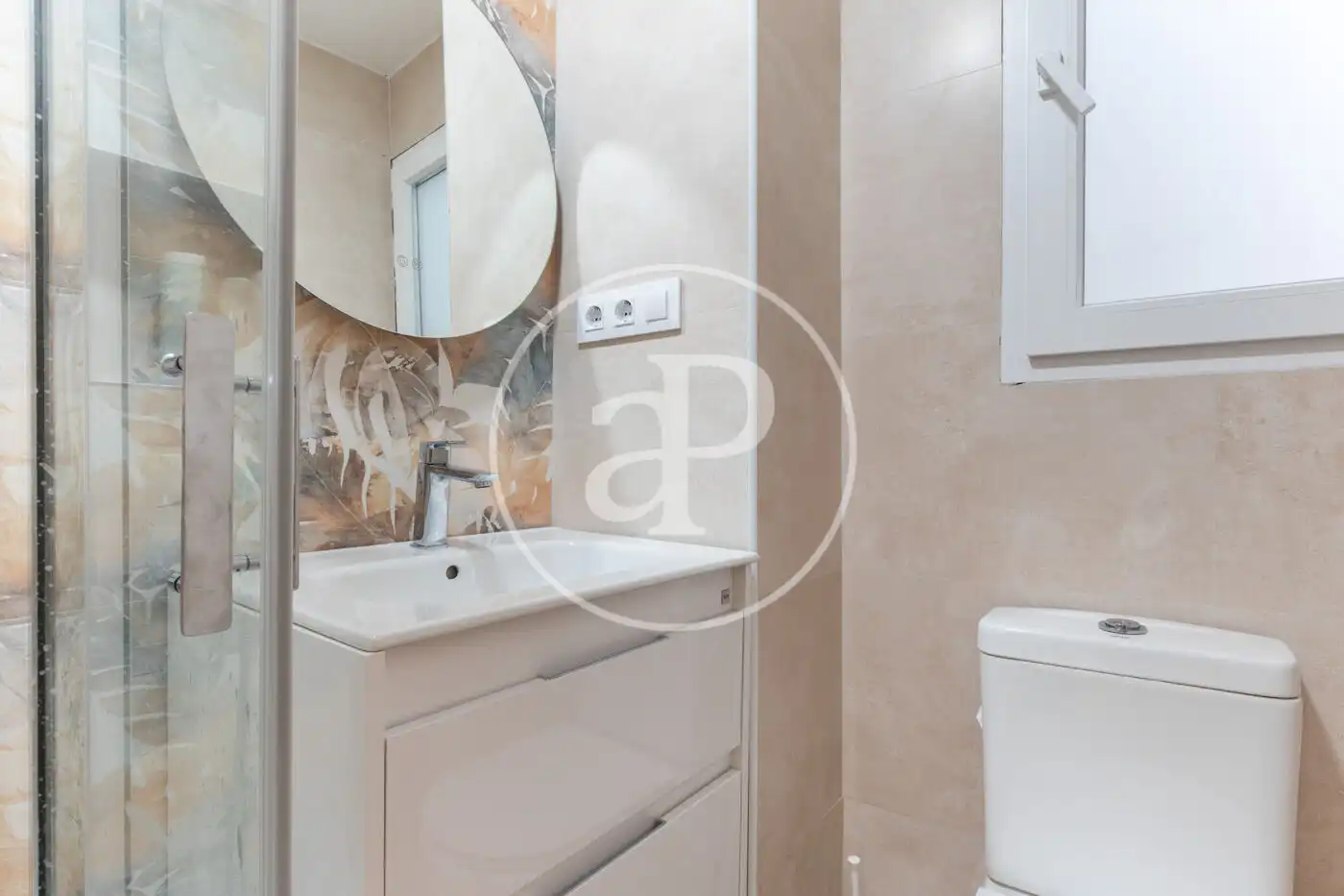Bathroom of Flat for rent in Valencia  with Air Conditioner, Heating and Furnished