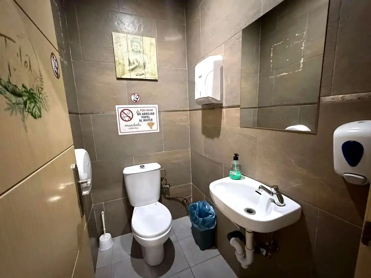 Badezimmer von Geschaftsraum zur Miete in Condequinto