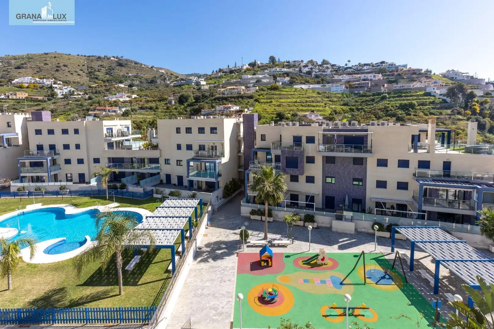 Außenansicht von Wohnung zum Verkauf in Almuñécar mit Terrasse, Abstellraum und Balkon