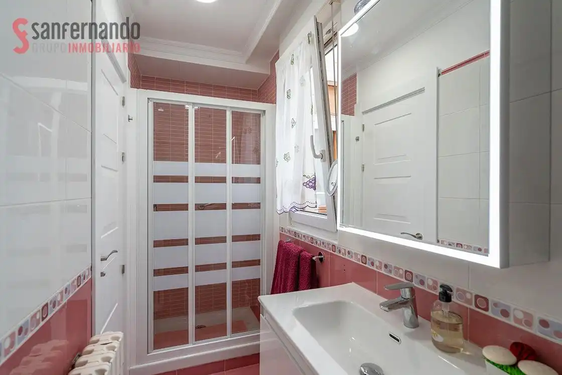 Baño de Apartamento en venta en Santander con Calefacción, Parquet y Trastero