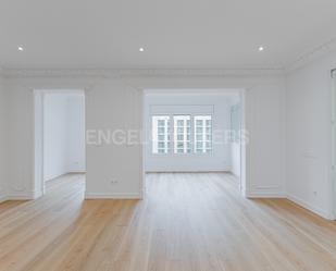 Sala d'estar de Apartament de lloguer en  Barcelona Capital amb Aire condicionat i Balcó