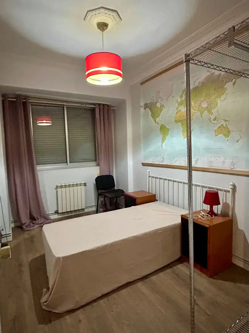 Schlafzimmer von Wohnung zur Miete in Zaragoza mit Heizung, Parkett und Möbliert