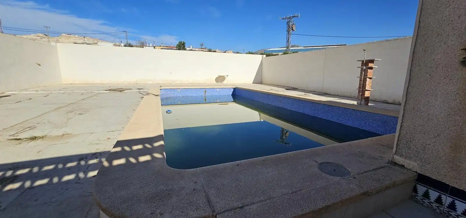 Piscina de Casa o chalet en venta en Algueña con Aire acondicionado, Calefacción y Jardín privado