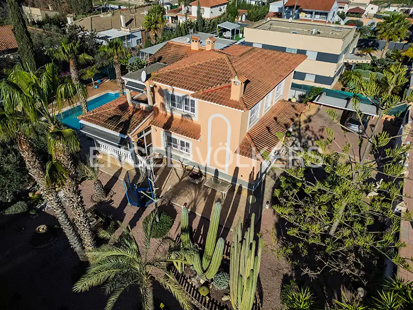 Exterior view of Houses for sale in San Vicente del Raspeig / Sant Vicent del Raspeig  with Air Conditioner, Heating and Private garden