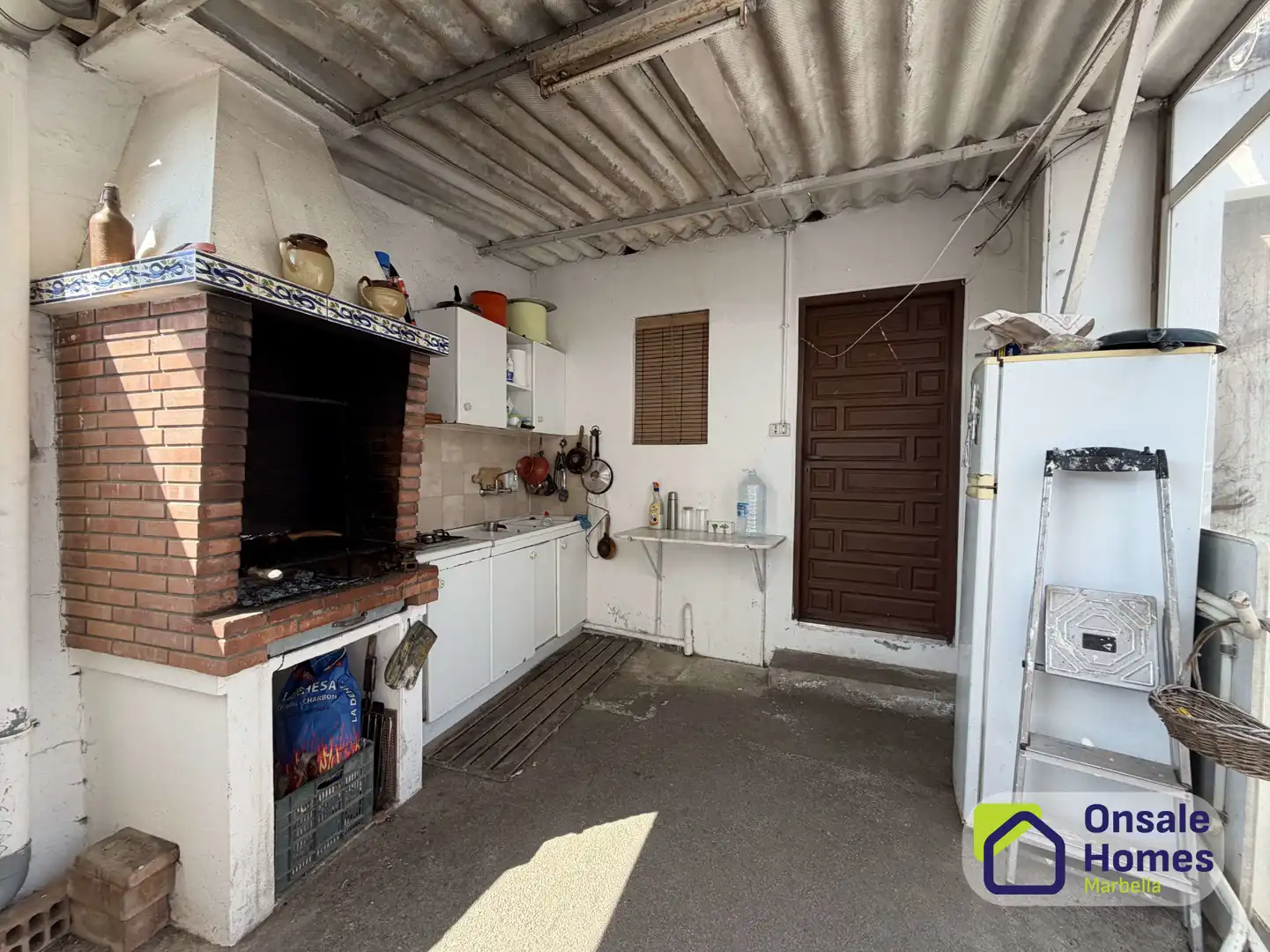 Cuina de Casa o xalet en venda en Estepona amb Jardí privat, Terrassa i Traster