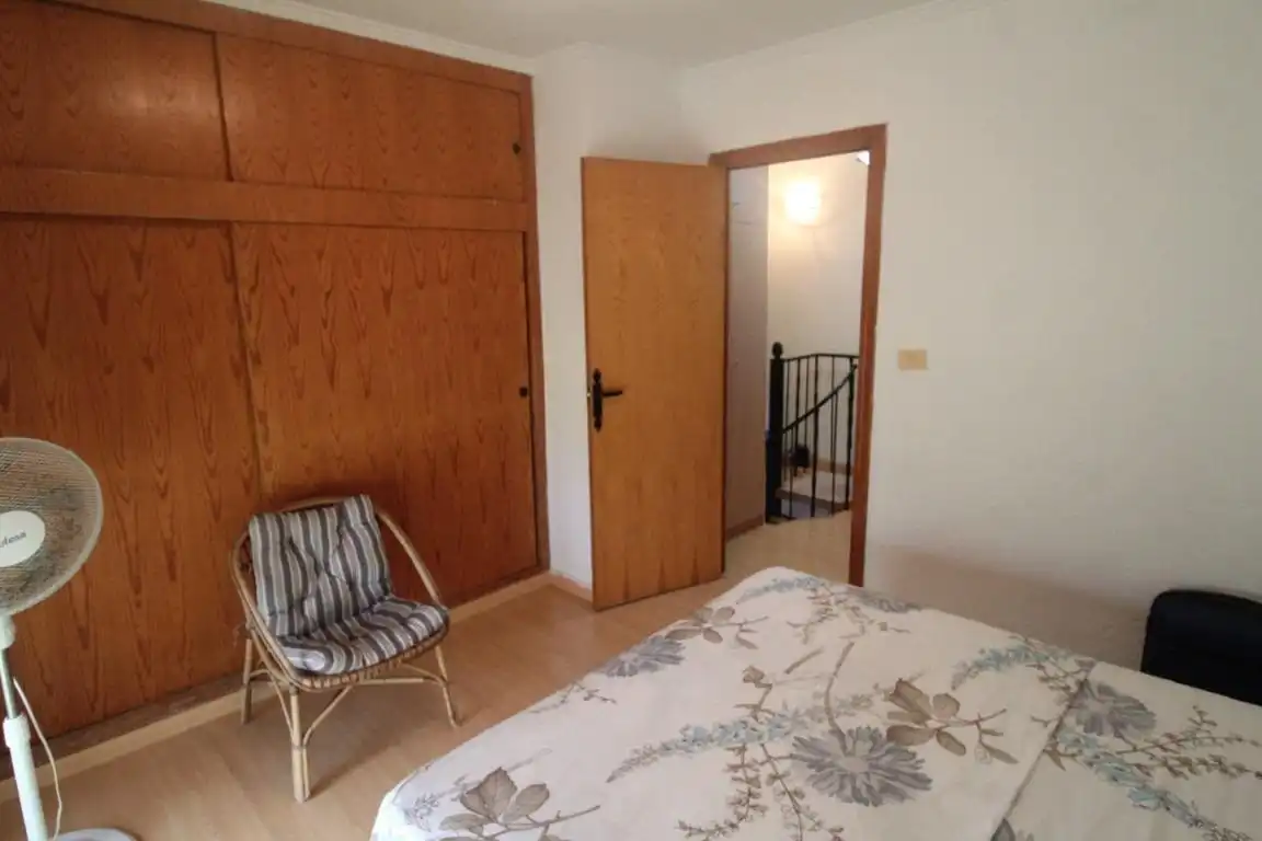 Dormitori de Casa adosada en venda en Torrevieja amb Jardí privat, Terrassa i Moblat