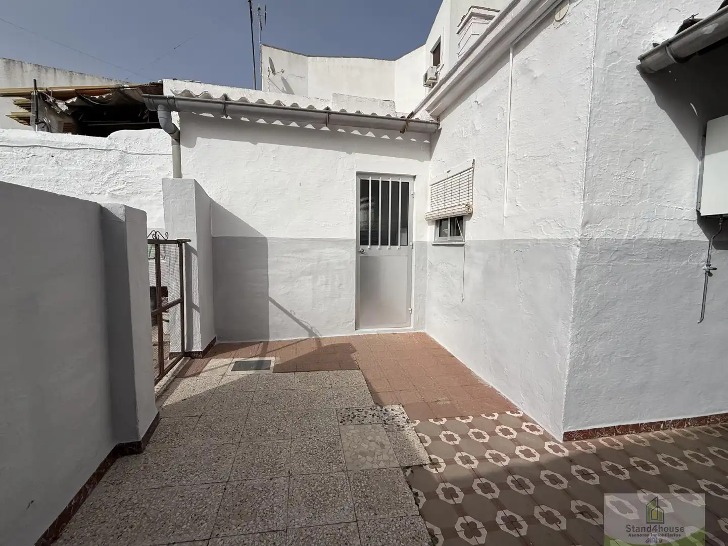 Vista exterior de Casa adosada en venda en Gibraleón amb Terrassa i Traster