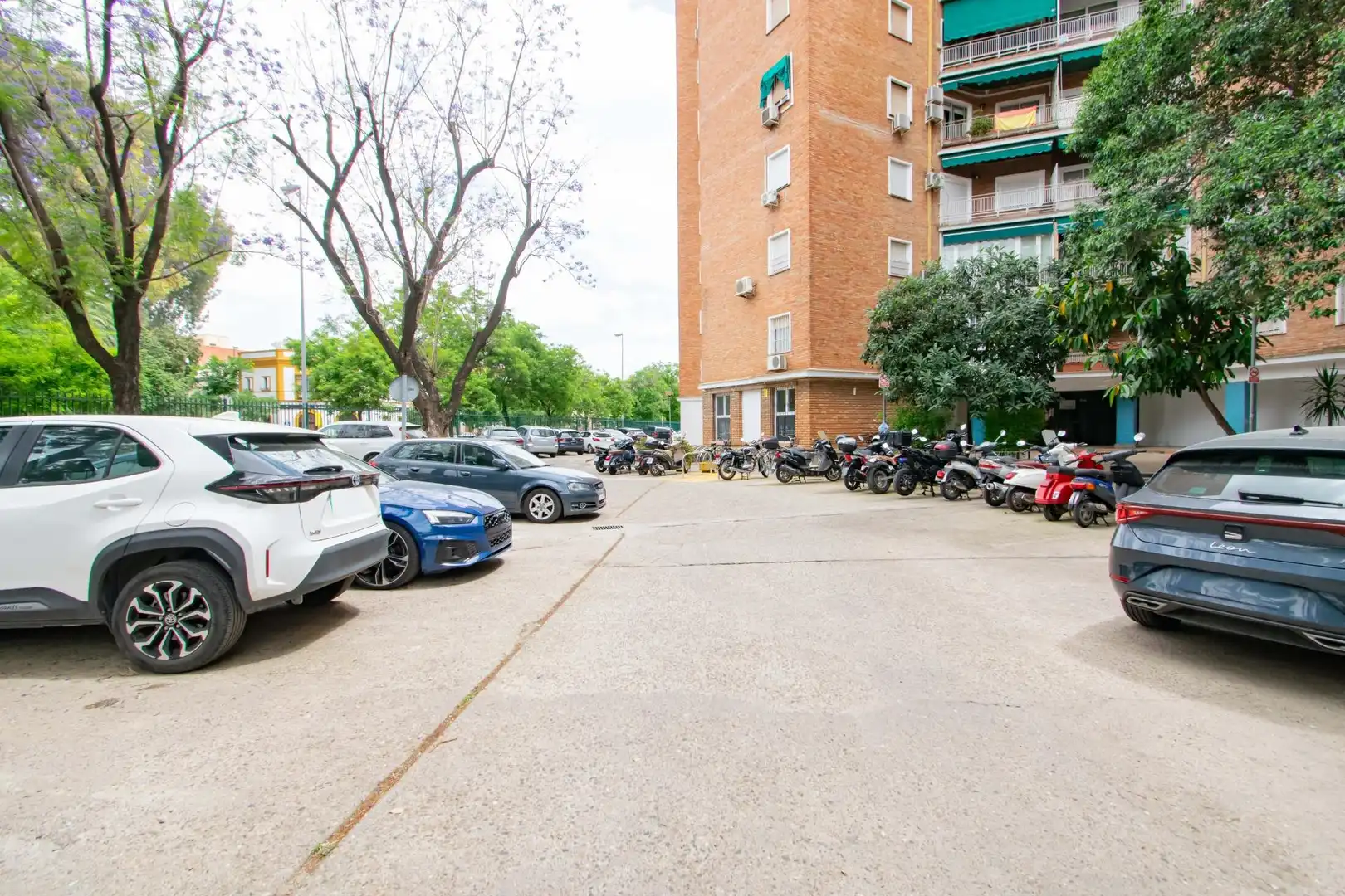 Aparcament de Pis en venda en Sevilla amb Aire condicionat, Calefacció i Terrassa