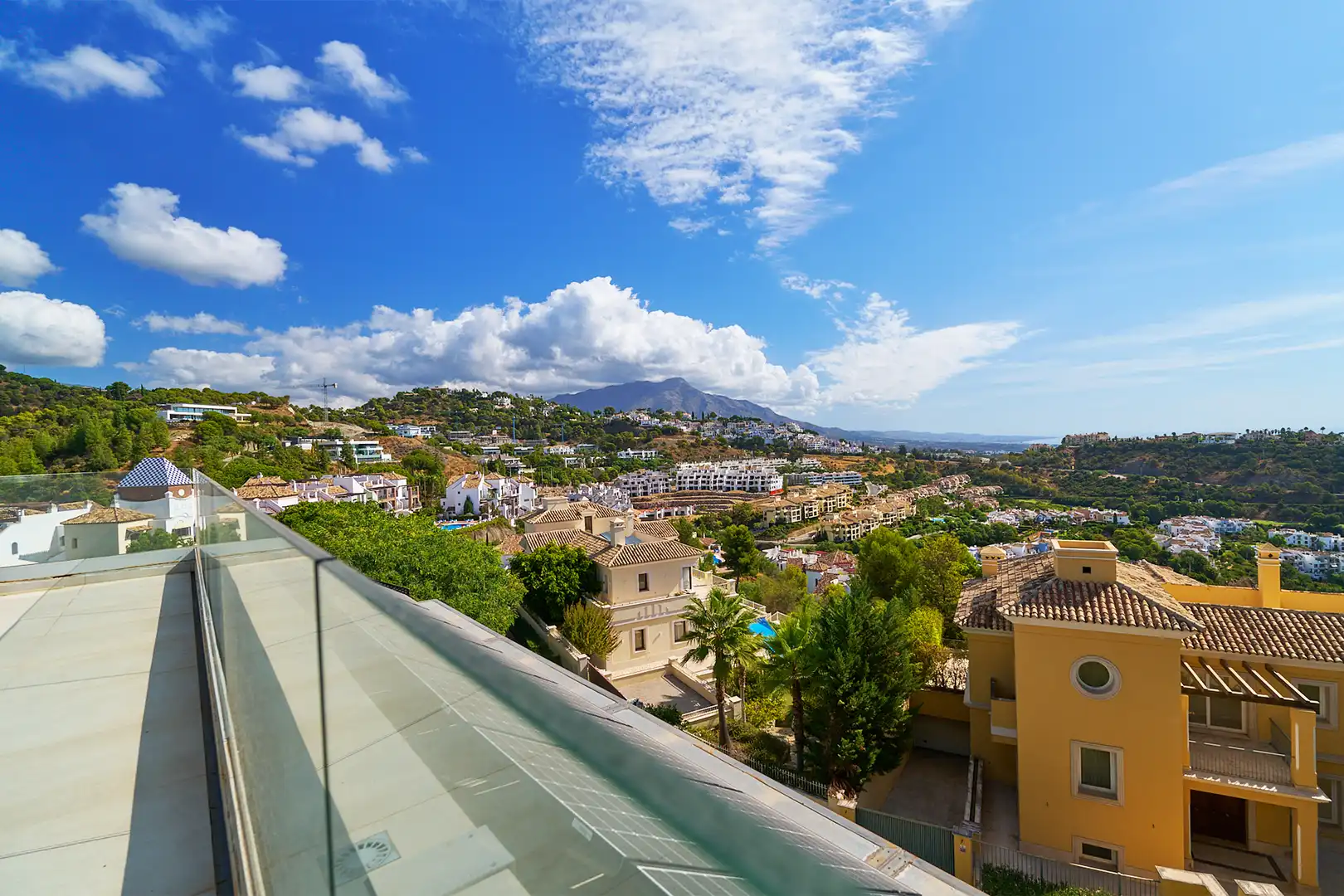 Vista exterior de Casa o chalet en venta en Benahavís con Aire acondicionado, Calefacción y Jardín privado