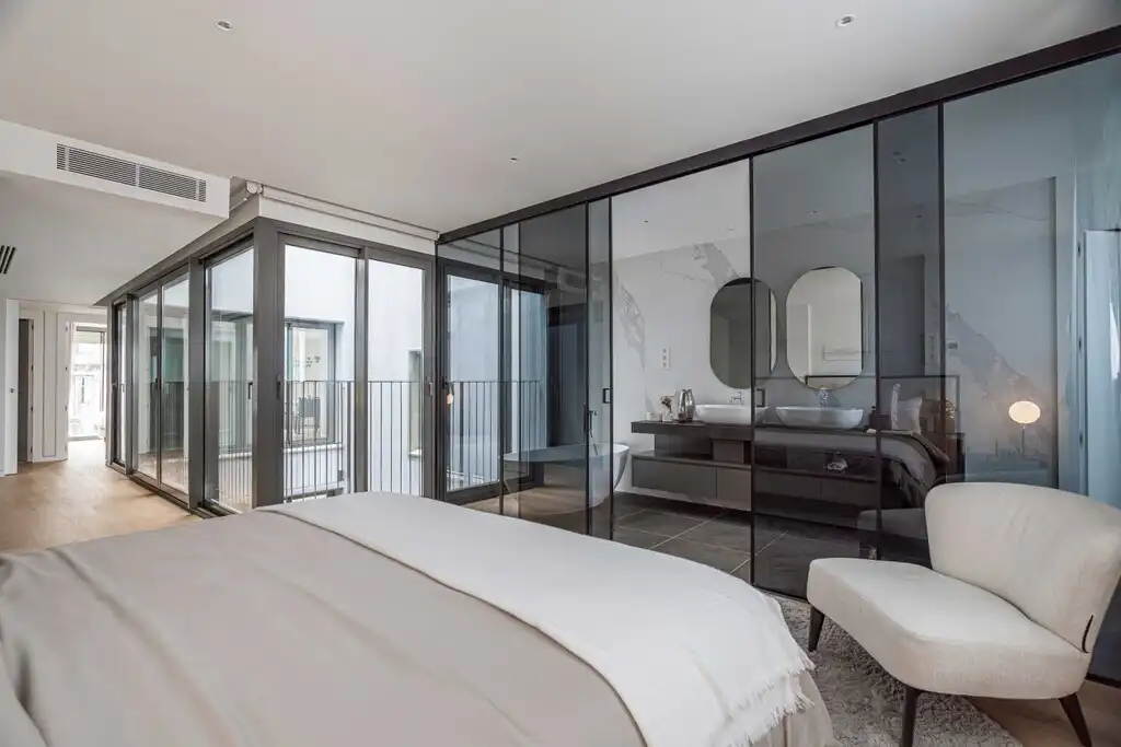 Dormitori de Apartament en venda en Barcelona amb Terrassa, Moblat i Jacuzzi