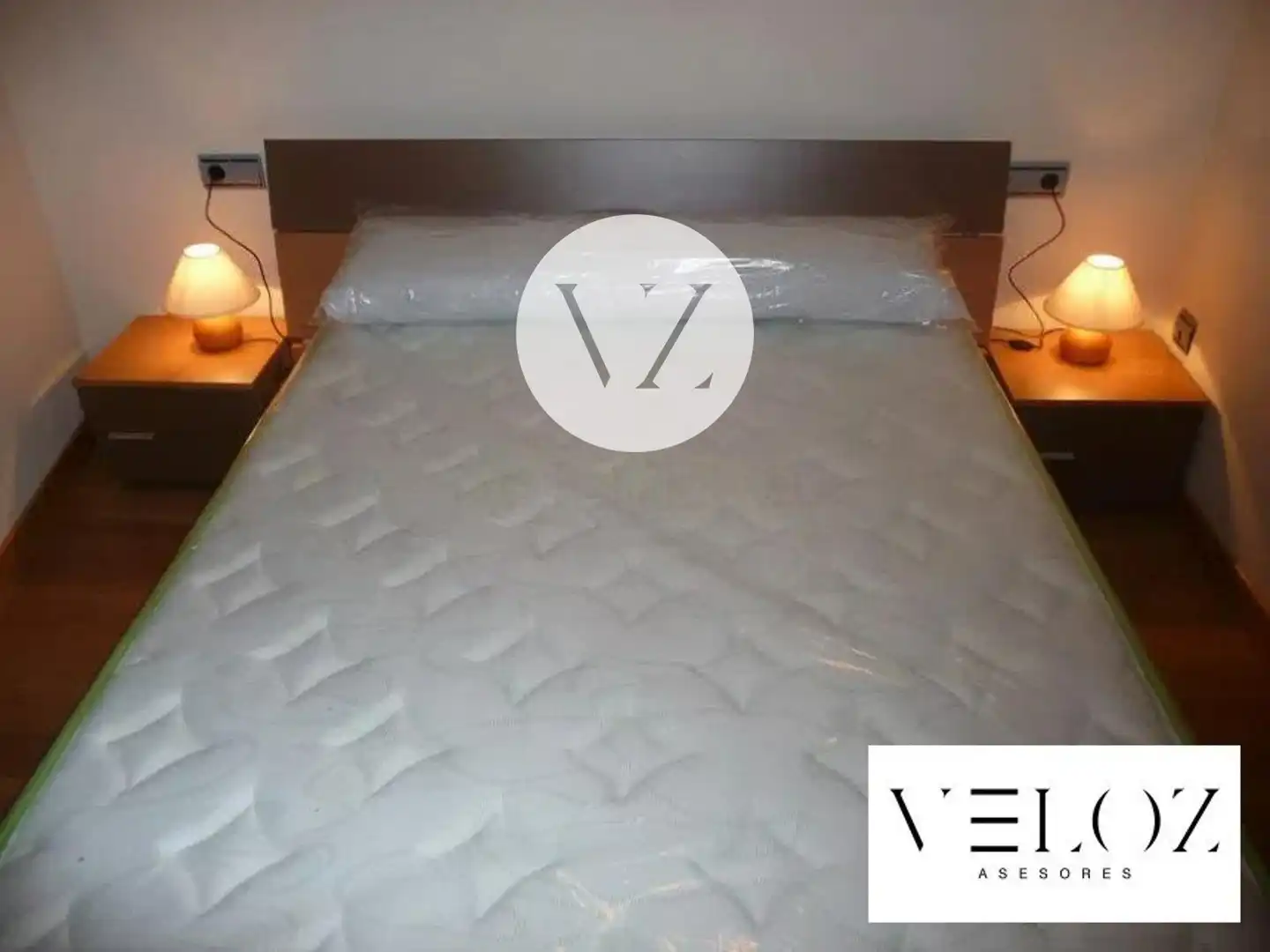 Schlafzimmer von Dachboden zur Miete in Salamanca mit Heizung und Möbliert