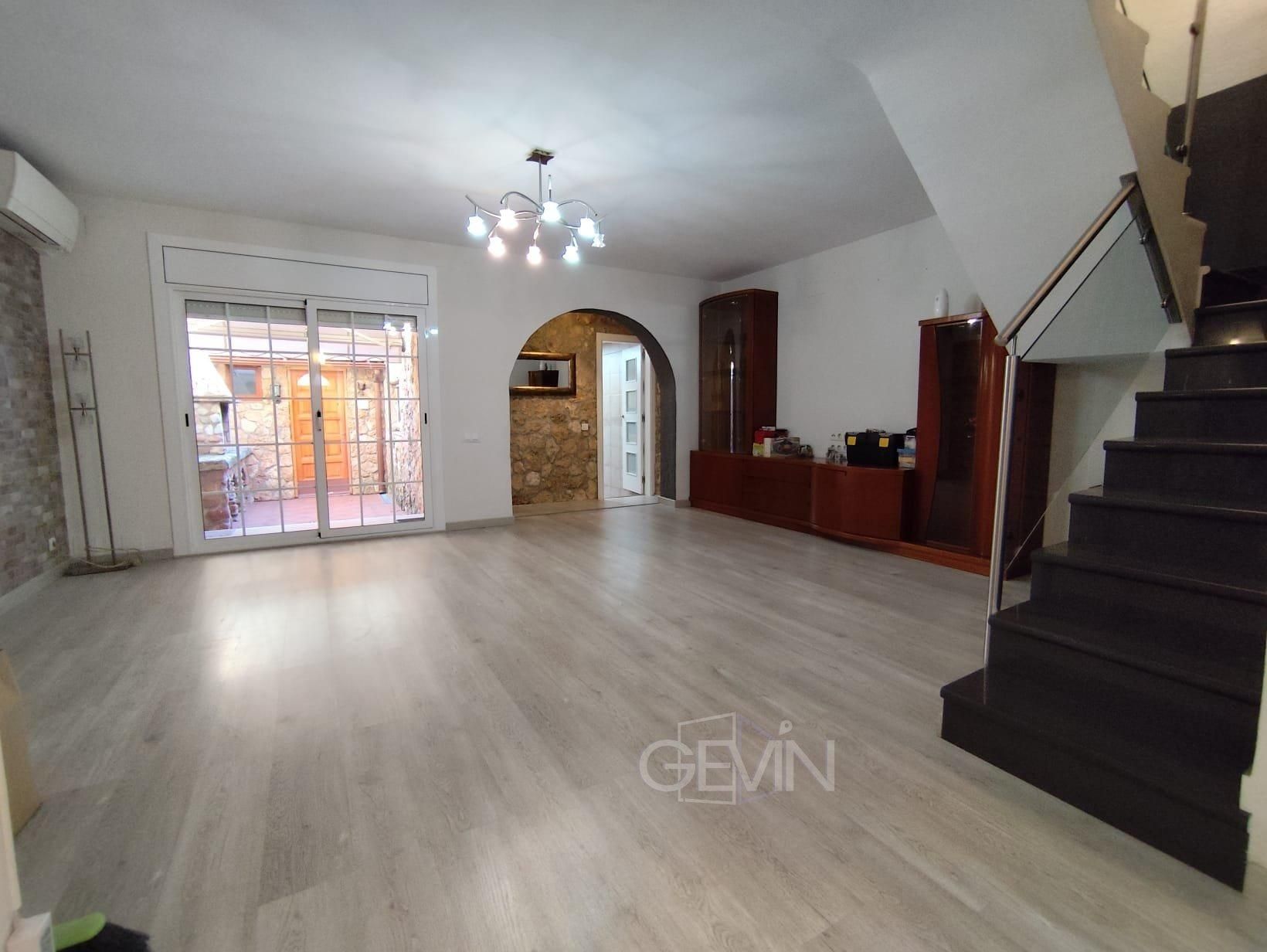 Sala de estar de Casa o chalet en venta en Polinyà con Aire acondicionado, Calefacción y Parquet