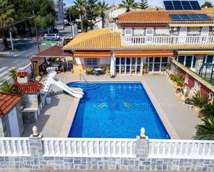 Piscina de Casa adosada en venda en Orihuela amb Aire condicionat, Jardí privat i Terrassa