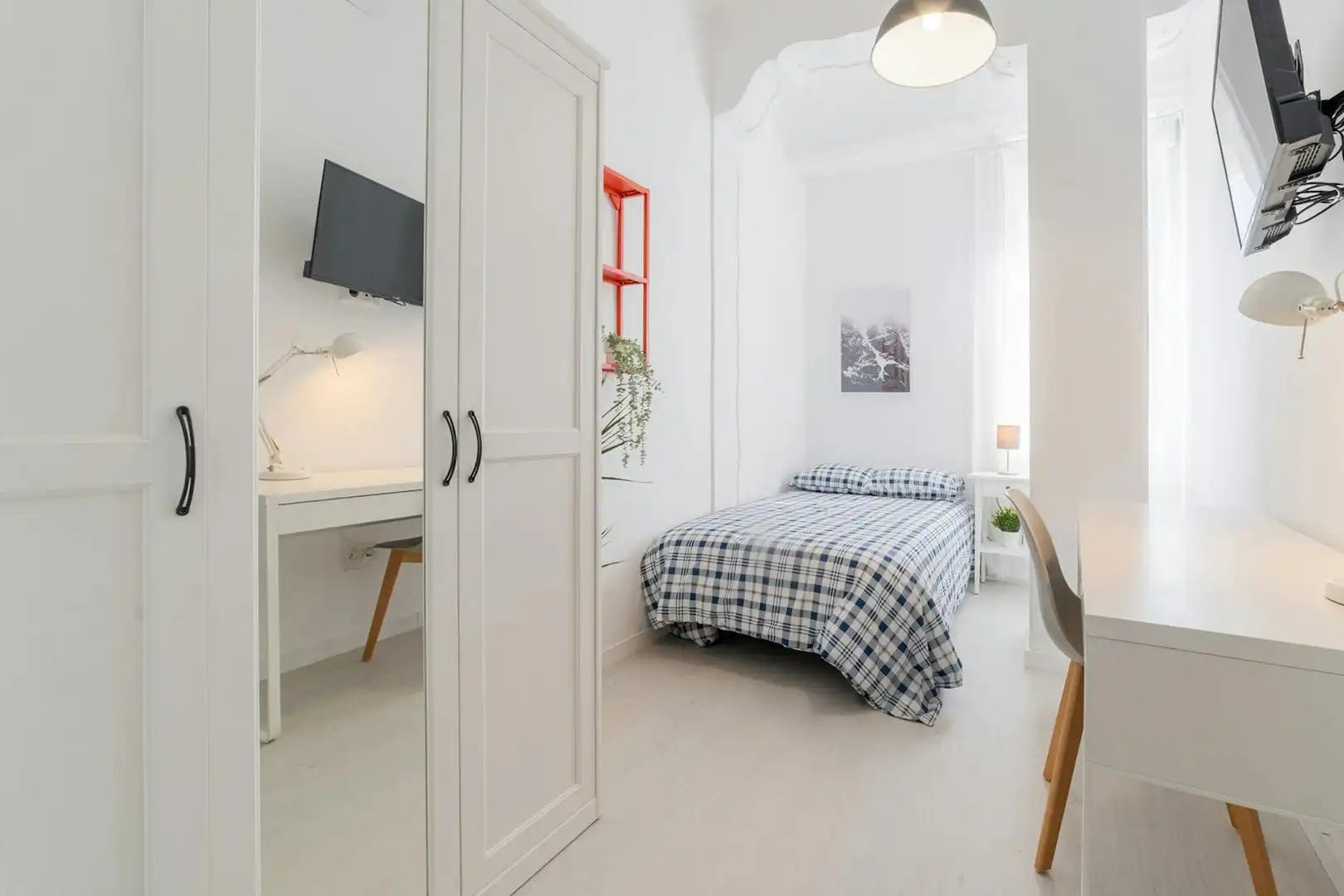 Bedroom of Flat for share in Valencia  with Furnished, Washing machine and TV