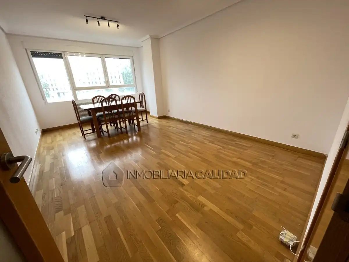 Comedor de Piso de alquiler en Burgos con Calefacción, Amueblado y Se aceptan mascotas