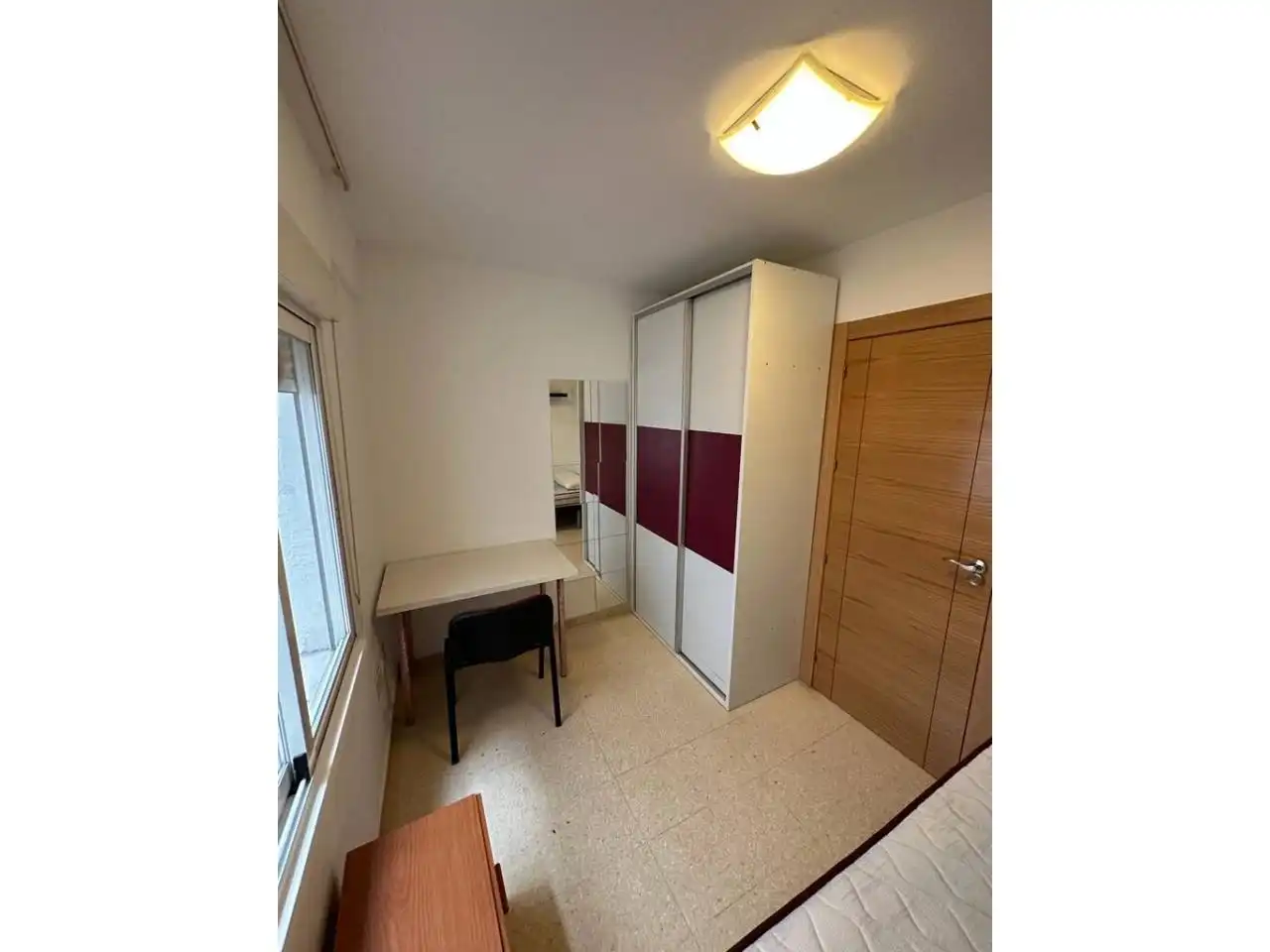 Schlafzimmer von Wohnung zur Miete in Granada mit Möbliert und Balkon