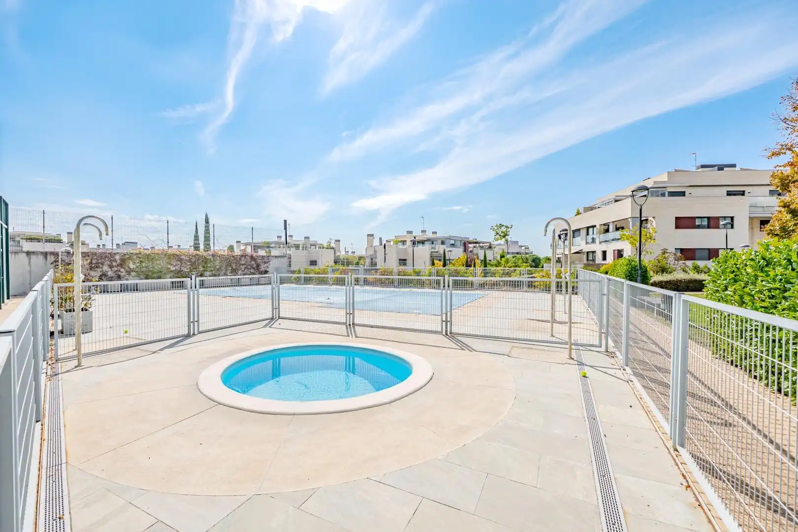Swimming pool of Ground floor for rent in Madrid  with Air Conditioner, Heating and Terrace