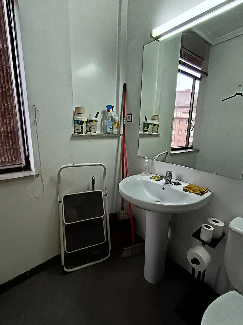 Baño de Oficina de alquiler en Valladolid con Aire acondicionado y Terraza
