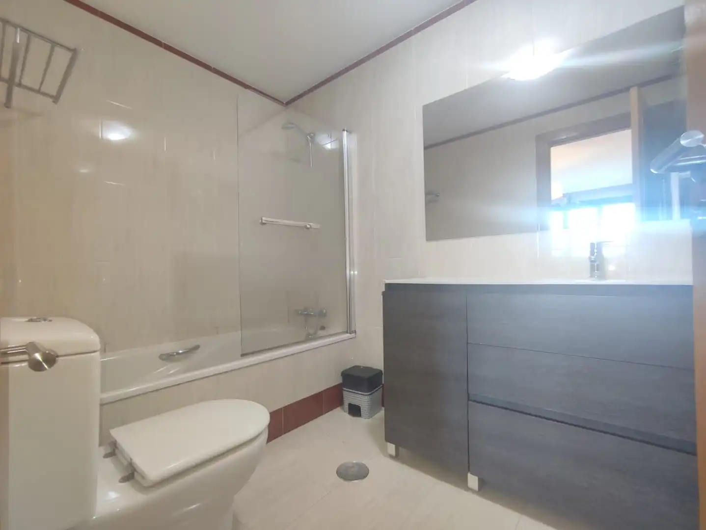 Baño de Piso de alquiler en Gijón  con Calefacción, Parquet y Trastero
