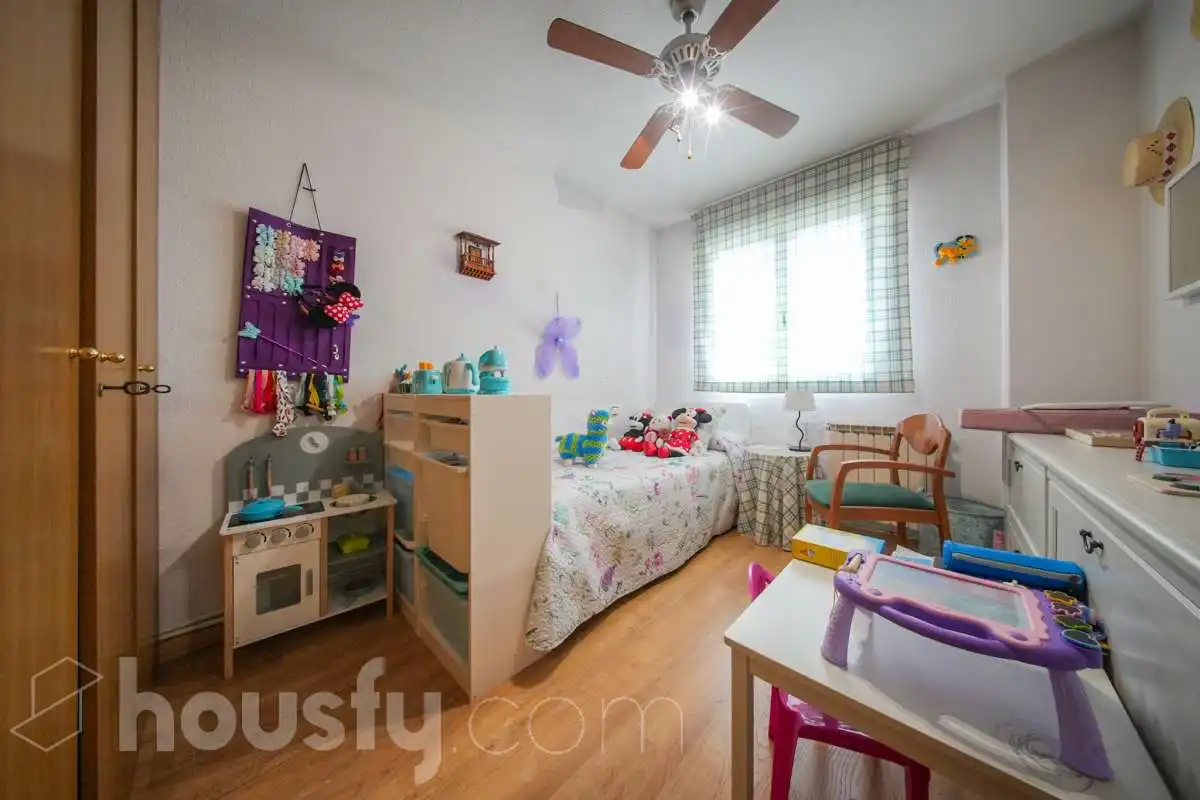 Dormitori de Casa o xalet en venda en Rivas-Vaciamadrid amb Aire condicionat, Calefacció i Jardí privat