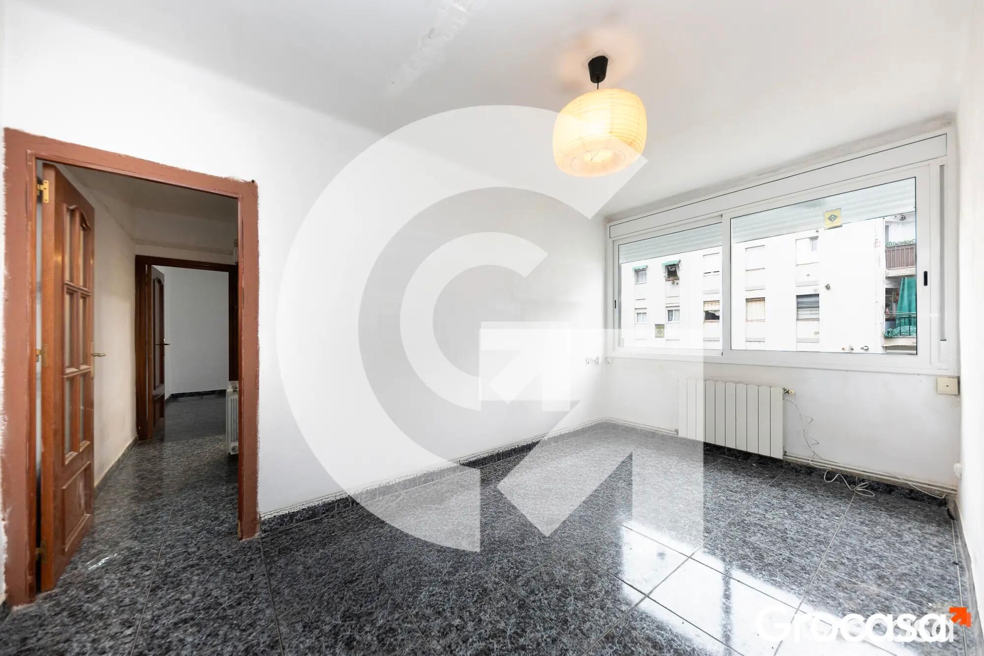 Sala d'estar de Pis en venda en Cornellà de Llobregat amb Aire condicionat, Calefacció i Forn