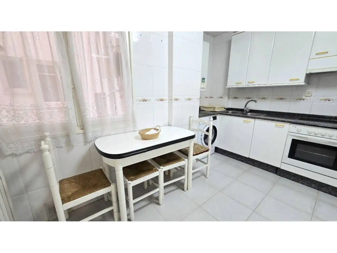 Cuina de Apartament en venda en  Logroño amb Calefacció, Parquet i Terrassa