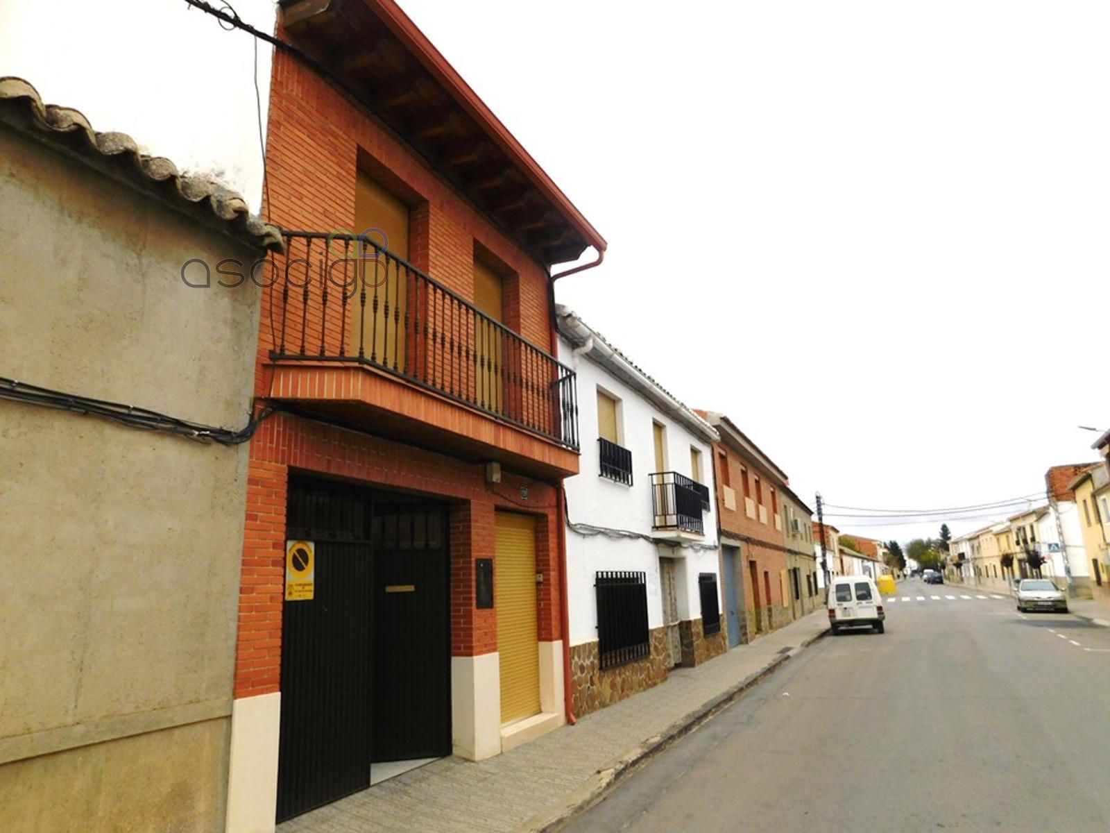 Exterior view of House or chalet for sale in Calzada de Calatrava  with Air Conditioner, Heating and Parquet flooring