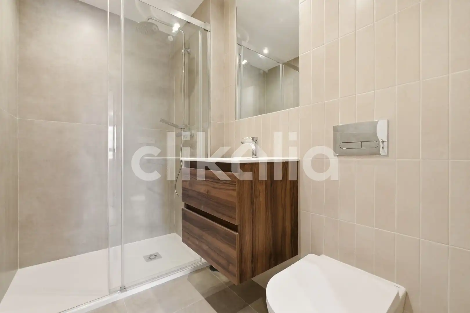 Badezimmer von Wohnung zum Verkauf in Madrid mit Klimaanlage, Heizung und Terrasse