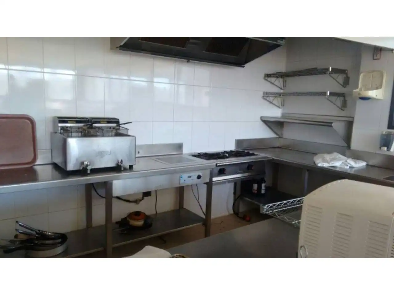 Cocina de Local en venta en El Grado con Aire acondicionado