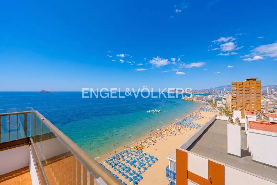 Außenansicht von Dachboden zum Verkauf in Benidorm mit Klimaanlage und Terrasse